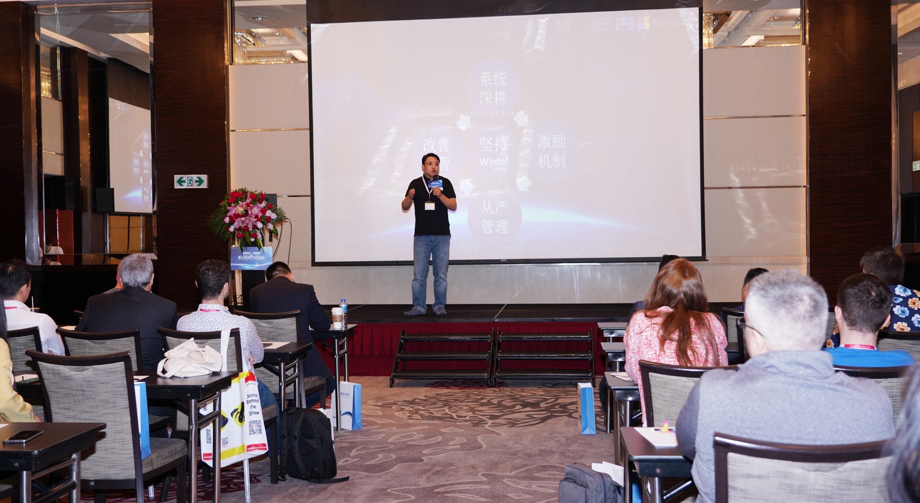 10nm Ice Lake方案領銜,2019六聯智能(néng)全新産品重磅發(fā)布! 10nm Ice Lake方案領銜,2019六聯智能(néng)全新産品重磅發(fā)布!