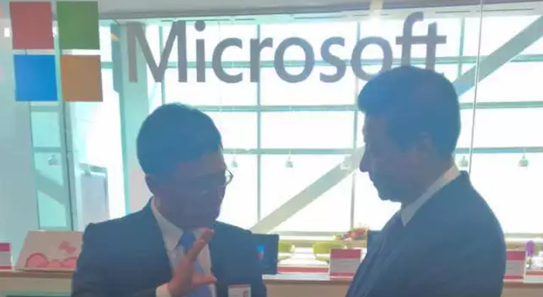Xi Da visited Microsoft headquarters in the United States, and six-link intelligent products were introduced. Xi Da visited Microsoft headquarters in the United States, and six-link intelligent products were introduced.